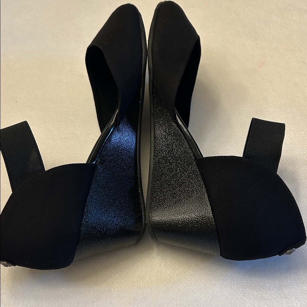 Anne Klein Black Peep-Toe Wedges iflex technology
Size 9.5M - Picture 6 of 8